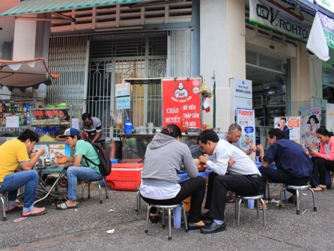 ganh hang rong len quan chao bo vien ong hoi 20 nam nguoi sai gon khong quen Gánh hàng rong lên quán cháo bò viên 'ông hói': 20 năm người Sài Gòn không quên