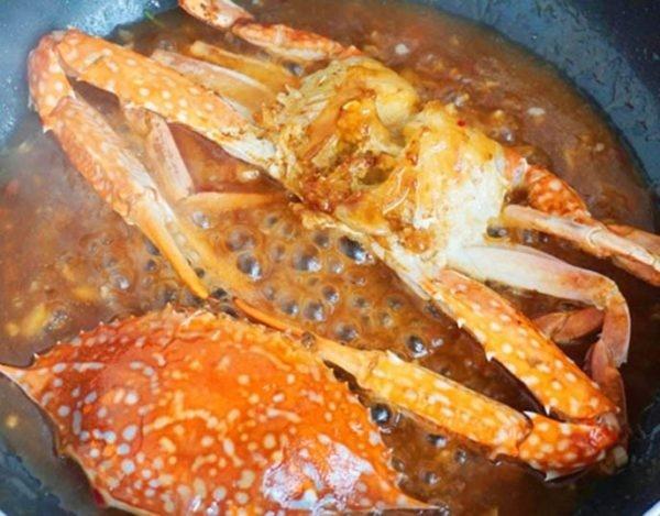 Ghẹ rang me chua giòn ngon khó cưỡng...