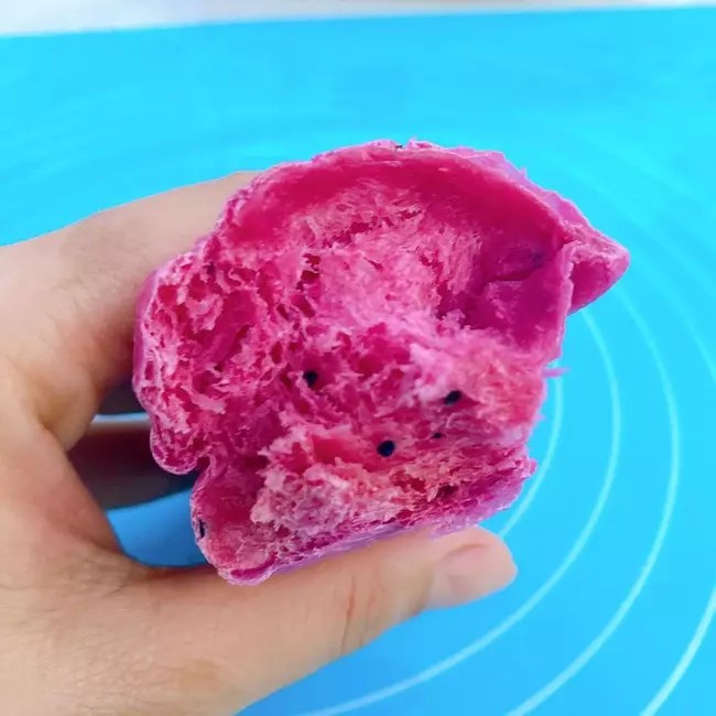 Giải cứu thanh long - làm ngay bánh mì thanh long với công thức cực hot từ cô Ba miền Tây!