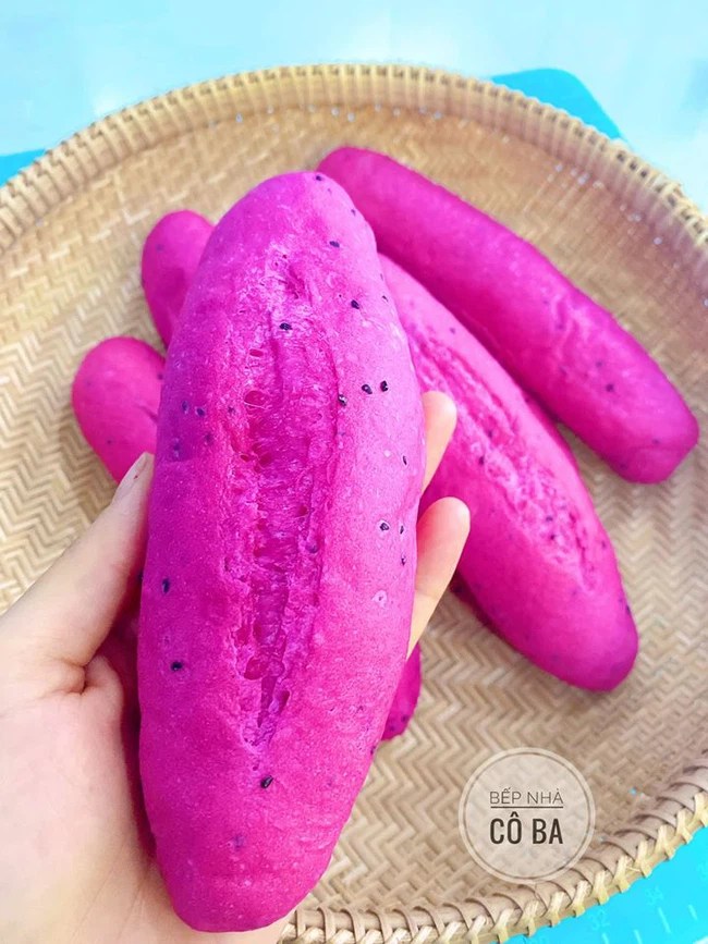 Giải cứu thanh long - làm ngay bánh mì thanh long với công thức cực hot từ cô Ba miền Tây!
