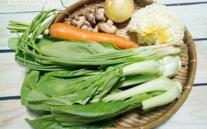 'Giải nhiệt' ngày nắng với canh rau củ nấm hương thơm lừng