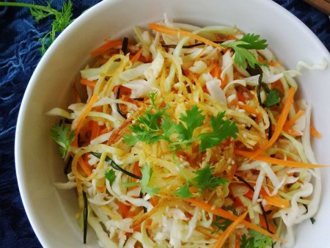 giam can ma van ngon mieng voi salad rau cu day mau sac Giảm cân mà vẫn ngon miệng với salad rau củ đầy màu sắc