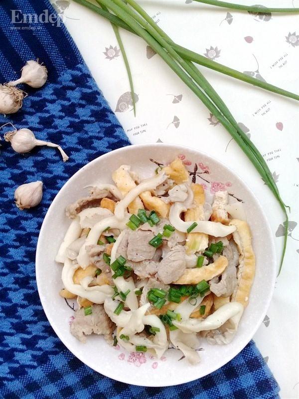 Giòn giòn thơm thơm nấm xào đậu phụ ngon tuyệt