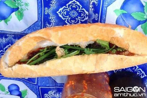 Giòn rụm bánh mì xíu mại, thịt ba chỉ Ninh Hòa