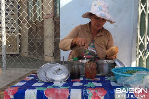 Giòn rụm bánh mì xíu mại, thịt ba chỉ Ninh Hòa