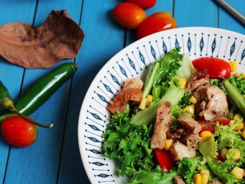 giu dang hieu qua voi mon salad ga day mau sac Giữ dáng hiệu quả với món salad gà đầy màu sắc