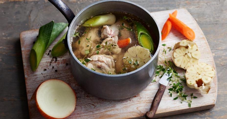 Hầm xương muốn nước ngọt mà lại trong veo thì các mẹ phải học ngay các mẹo này nhé!