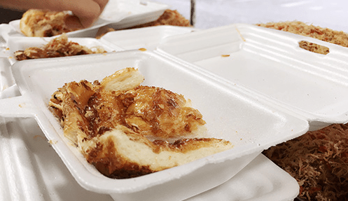 Hàng bánh mì nướng muối ớt ngon nhất Sài Gòn: Ngày bán "chơi" cũng được 300 ổ