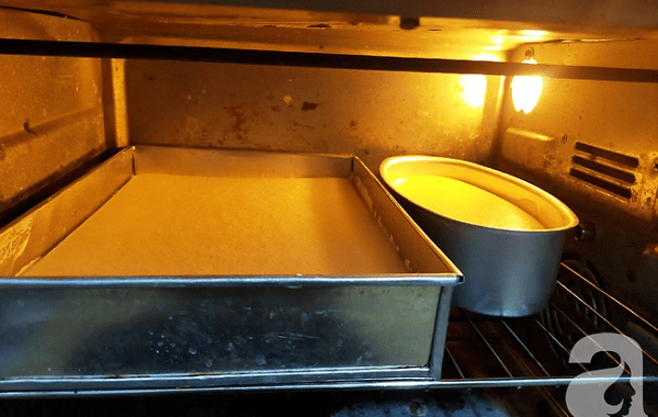 Hàng quán đóng cửa, mẹ ở nhà tự làm bánh bông lan mềm xốp khiến con mê tít
