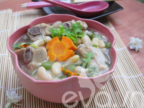 Hấp dẫn canh sườn hầm đậu