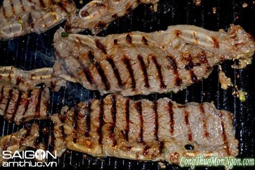 Hấp dẫn món sườn bò nướng BBQ kiểu Hàn Quốc