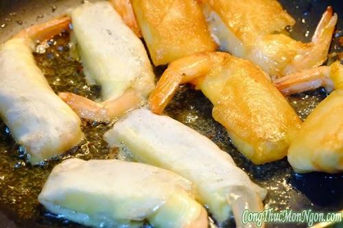 Hấp dẫn với tôm cuộn phô mai chiên giòn