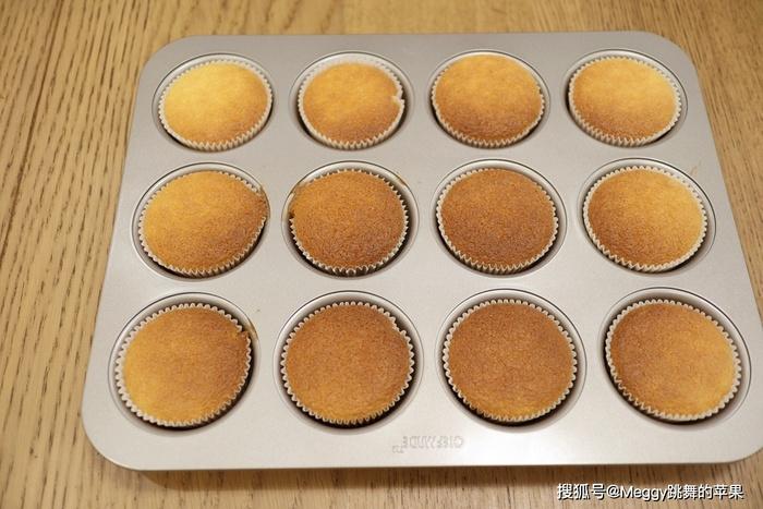 Hé lộ công thức làm món bánh cupcake sữa chua thơm mềm ngọt ngào đang 'sốt xình xịch' trên MXH