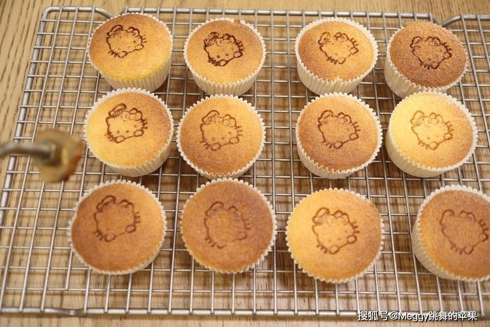 Hé lộ công thức làm món bánh cupcake sữa chua thơm mềm ngọt ngào đang 'sốt xình xịch' trên MXH