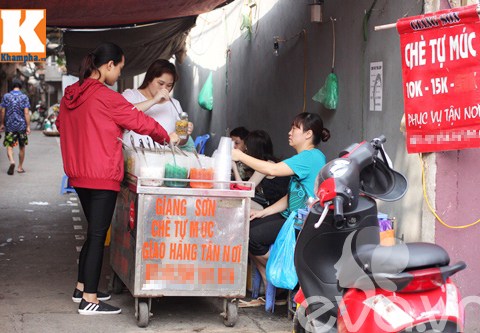 he mat lanh voi che tu muc ngon noi tieng ha thanh Hè mát lạnh với chè tự múc ngon nổi tiếng Hà thành