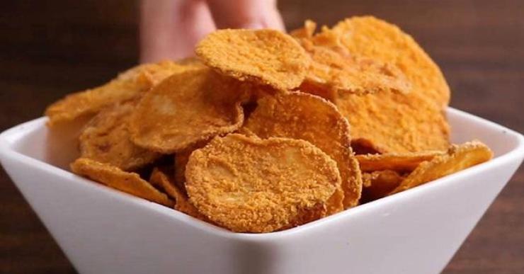 Hóa ra bí kíp làm snack khoai tây chiên phô mai giòn rụm ngon khó cưỡng lại là thứ nguyên liệu mà nhà ai cũng có