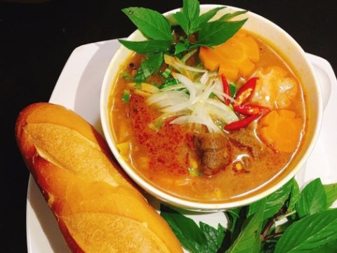 hoa ra cach lam banh mi bo kho ngon chuan lai de the nay ai cung lam duoc cac me a Hóa ra cách làm bánh mì bò kho ngon chuẩn lại dễ thế này, ai cũng làm được các mẹ ạ!