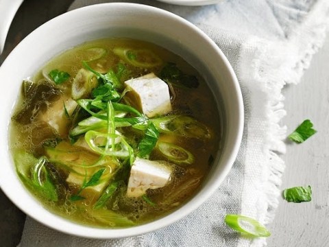 hoc cach nau canh miso thom ngon chuan vi nhat ban chua bao gio de nhu vay Học cách nấu canh miso thơm ngon chuẩn vị Nhật Bản chưa bao giờ dễ như vậy