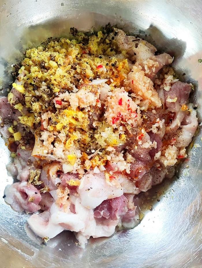 Học mẹ đảm cách làm thịt cuốn lá bưởi siêu độc đáo và lạ miệng thơm ngon
