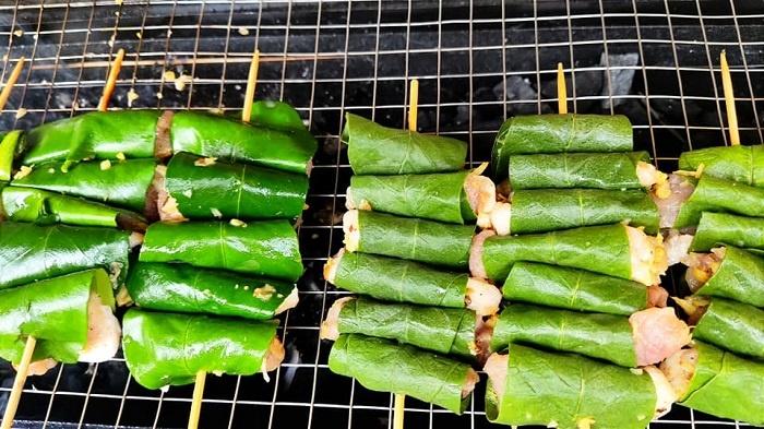 Học mẹ đảm cách làm thịt cuốn lá bưởi siêu độc đáo và lạ miệng thơm ngon