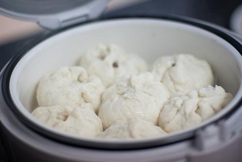 Hướng dẫn cách làm bánh bao ngon với nhân trứng thịt