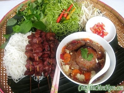 huong dan lam mon bun cha ha noi de gay nghien Hướng dẫn làm món bún chả Hà Nội dễ gây nghiện