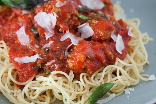 Hướng dẫn làm món mỳ spaghetti thịt gà viên