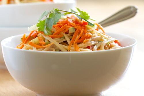 Hướng dẫn làm món nộm mỳ sốt vừng