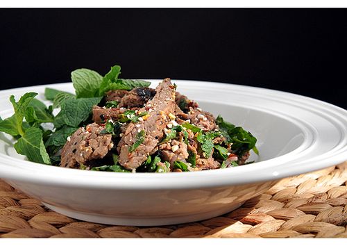 Hướng dẫn làm món salad bò nướng chua cay