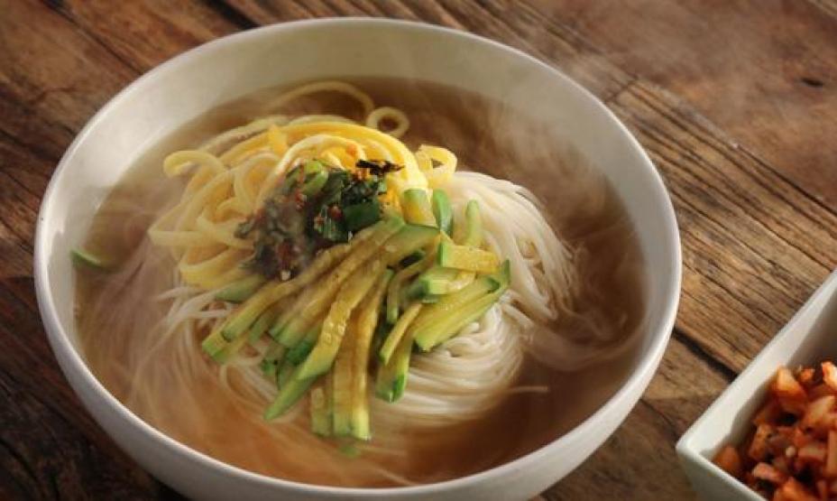 Janchi guksu - món mì yến tiệc Hàn Quốc thanh tao, đẹp tựa tranh