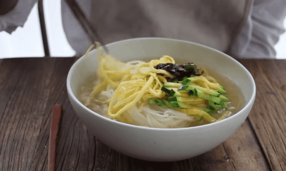 Janchi guksu - món mì yến tiệc Hàn Quốc thanh tao, đẹp tựa tranh