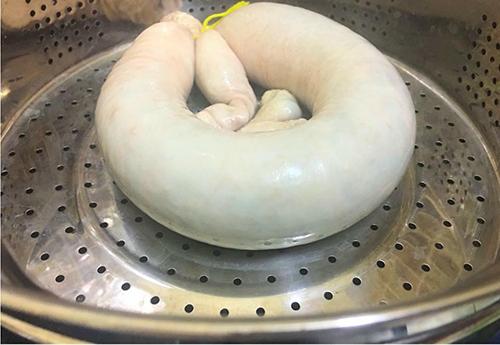 Khấu đuôi nhồi thịt cho ông xã lai rai