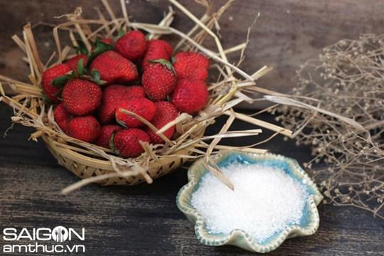 Khéo tay làm nước sốt dâu tây