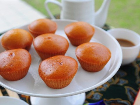 khong can lo nuong van lam duoc banh cupcake caramel tuyet ngon Không cần lò nướng vẫn làm được bánh cupcake caramel tuyệt ngon