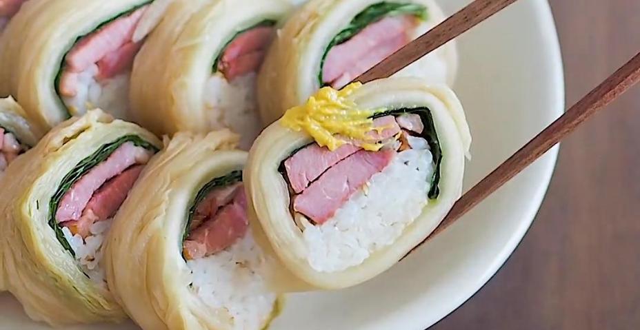 Không cần rong biển vẫn có thể ăn kimbap theo cách này