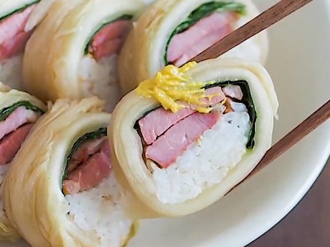 khong can rong bien van co the an kimbap theo cach nay Không cần rong biển vẫn có thể ăn kimbap theo cách này