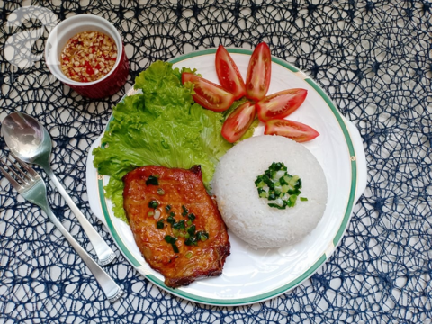 khong ra ngoai cung chang sao vi toi da kip hoc dau bep cach lam com tam suon ngon n Không ra ngoài cũng chẳng sao vì tôi đã kịp học đầu bếp cách làm cơm tấm sườn ngon như tiệm!