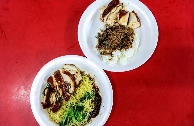 Không thể bỏ qua gà sốt tương Michelin rẻ nhất thế giới ở Singapore