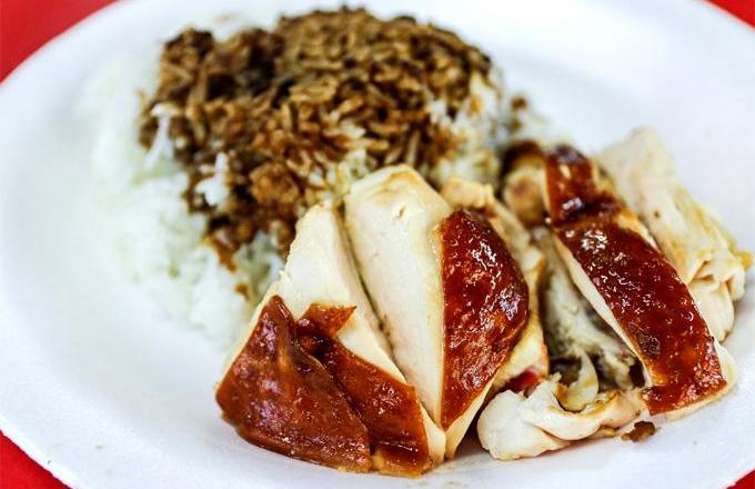 Không thể bỏ qua gà sốt tương Michelin rẻ nhất thế giới ở Singapore