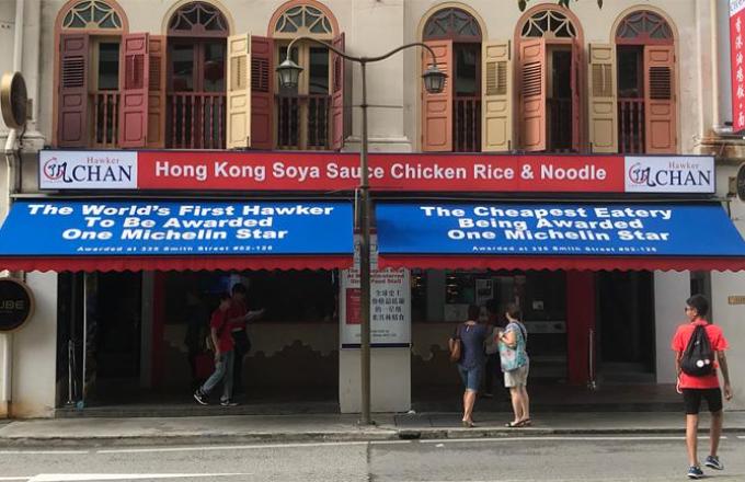 Không thể bỏ qua gà sốt tương Michelin rẻ nhất thế giới ở Singapore