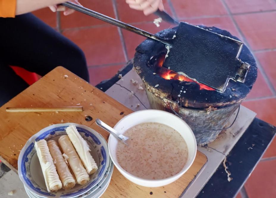 Khuôn đổ bánh ống 60 năm vẫn dùng tốt