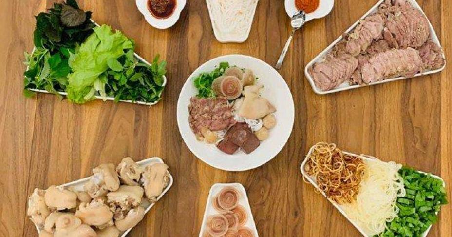 Kín tiếng bao năm, Hoa hậu Nguyễn Thị Huyền giờ chăm khoe tài nấu ăn cho cả đàn con