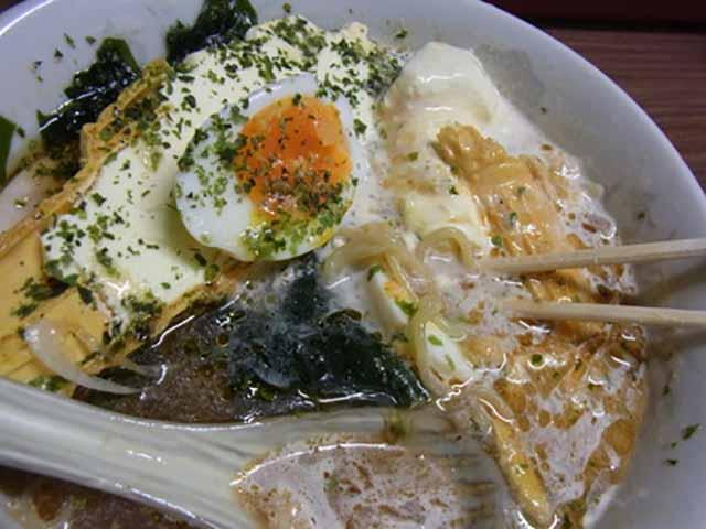 Lạ đời món mì ramen kem tươi, khó ăn mà người Nhật vẫn chen nhau mua