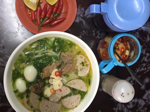 la lung chao canh thanh vinh vua thoi vua an moi da Lạ lùng cháo canh thành Vinh, vừa thổi vừa ăn mới đã