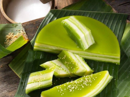 Làm bánh đậu xanh lá dứa dai giòn đãi cả nhà