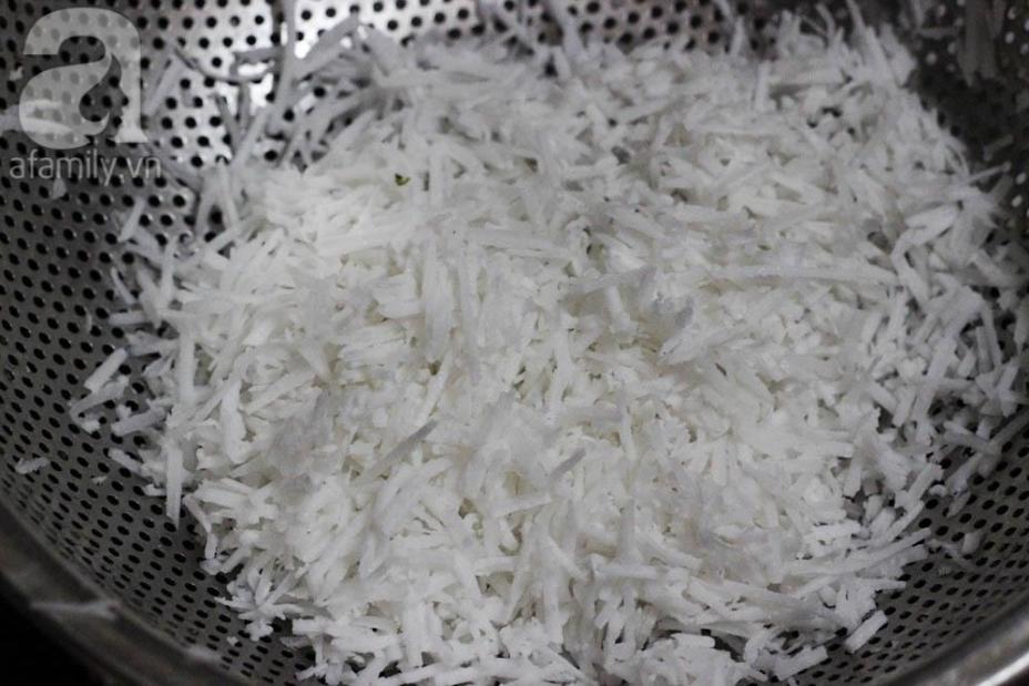 Làm bánh nếp khoai bọc dừa dẻo thơm ngon tuyệt