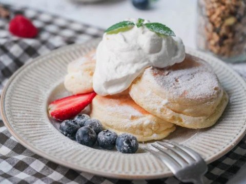 lam banh pancake mem nhe nhu may voi cong thuc de nhu an keo Làm bánh pancake mềm nhẹ như mây với công thức “dễ như ăn kẹo”