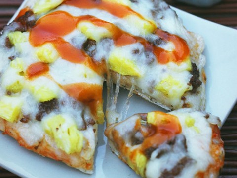 lam banh pizza bang noi com dien ngon nhu nha hang that de Làm bánh pizza bằng nồi cơm điện ngon như nhà hàng thật dễ