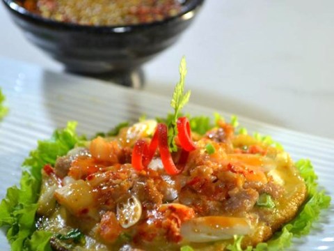 lam banh xeo kim chi gion thom chua cay man ngot Làm bánh xèo kim chi giòn thơm chua cay mặn ngọt