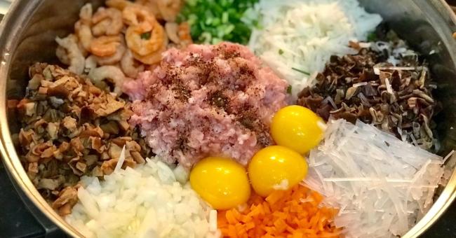 Làm chả giò, cứ “nắm thóp” những điều cơ bản này thì đến đầu bếp đại tài cũng phải khen bạn tới tấp vì món chả giò để giòn tới vài tiếng